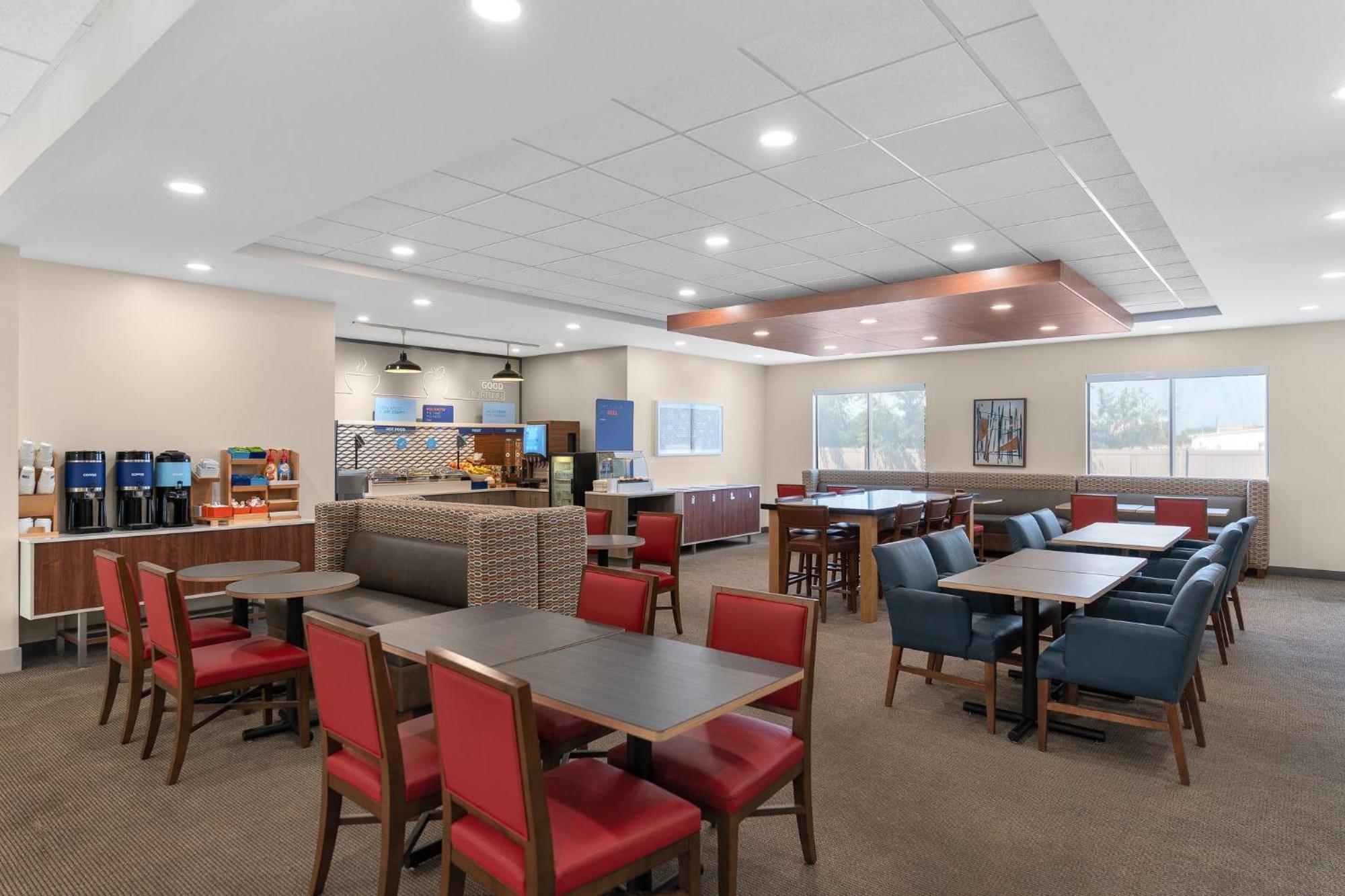 Holiday Inn Express Hotel & Suites Coralville By Ihg Εξωτερικό φωτογραφία