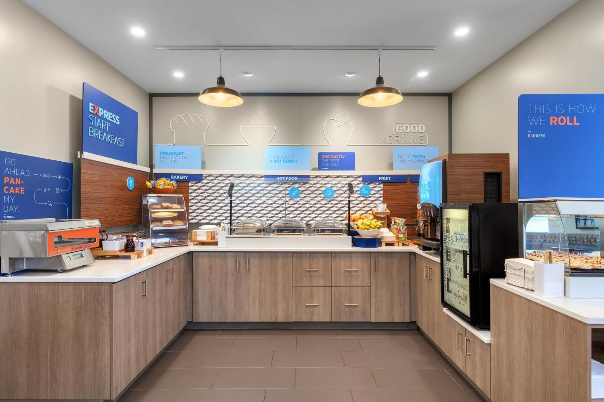 Holiday Inn Express Hotel & Suites Coralville By Ihg Εξωτερικό φωτογραφία