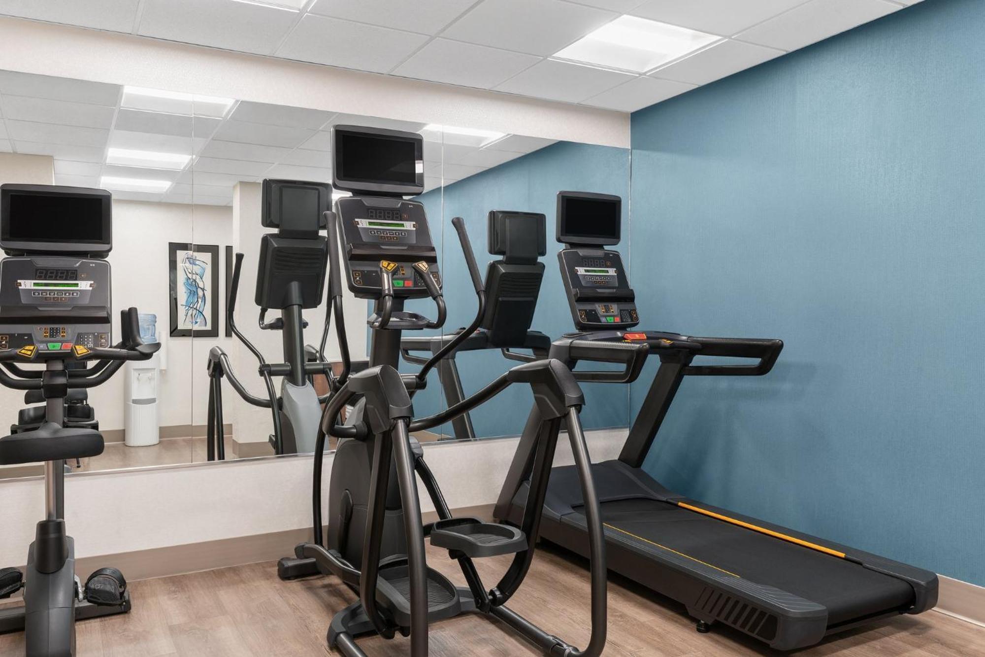 Holiday Inn Express Hotel & Suites Coralville By Ihg Εξωτερικό φωτογραφία