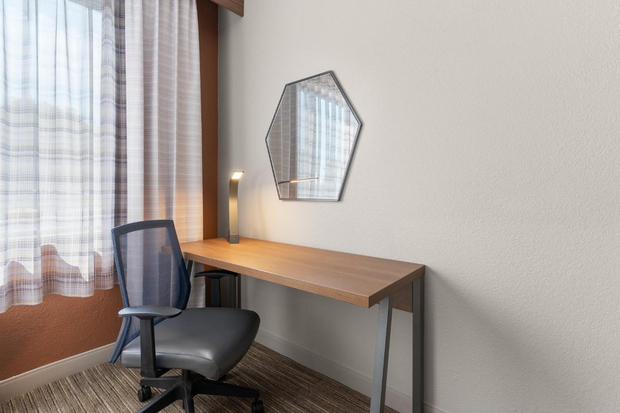 Holiday Inn Express Hotel & Suites Coralville By Ihg Εξωτερικό φωτογραφία
