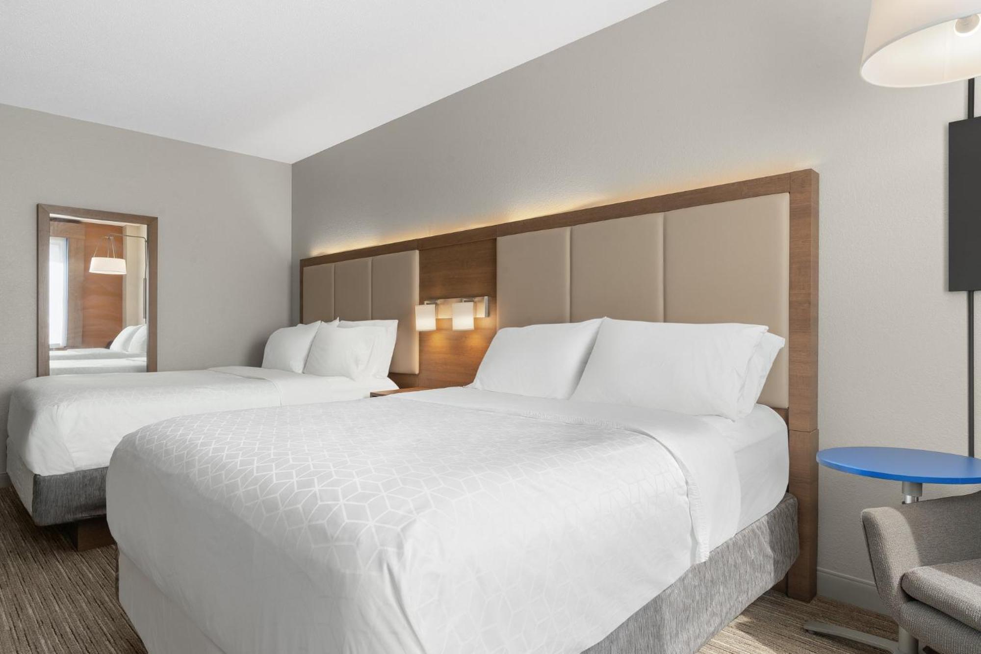 Holiday Inn Express Hotel & Suites Coralville By Ihg Εξωτερικό φωτογραφία