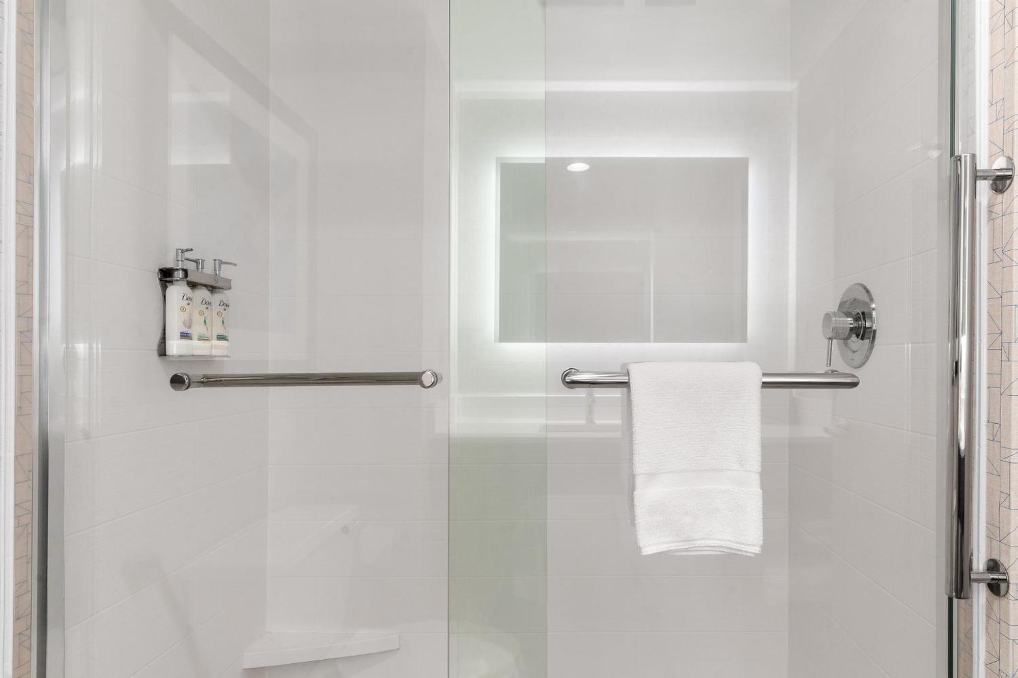 Holiday Inn Express Hotel & Suites Coralville By Ihg Εξωτερικό φωτογραφία