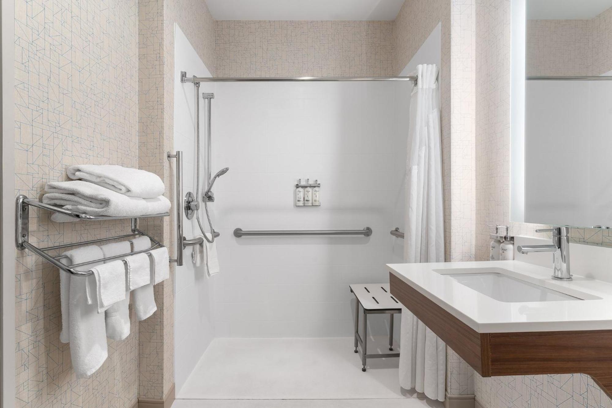 Holiday Inn Express Hotel & Suites Coralville By Ihg Εξωτερικό φωτογραφία