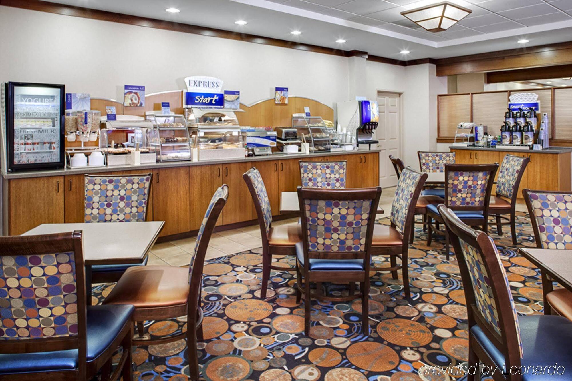 Holiday Inn Express Hotel & Suites Coralville By Ihg Εξωτερικό φωτογραφία